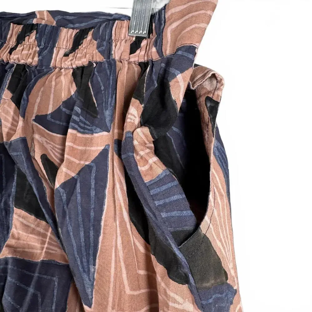 Abstract Patterned Women's Cropped Pants - Picture 9 of 9